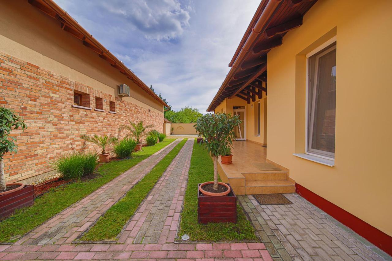 Kalvin Utcai Apartmanok Hajdúszoboszló Buitenkant foto