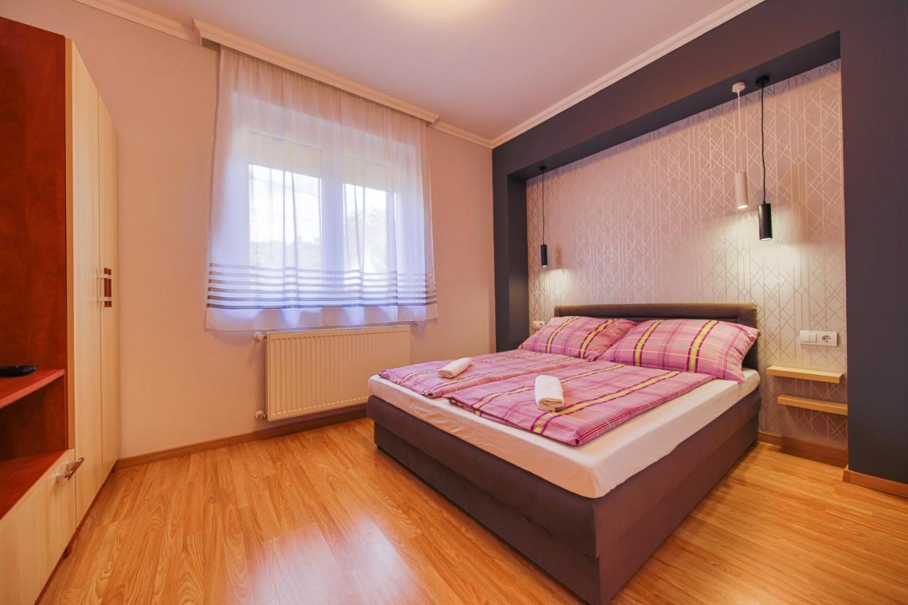 Kalvin Utcai Apartmanok Hajdúszoboszló Buitenkant foto