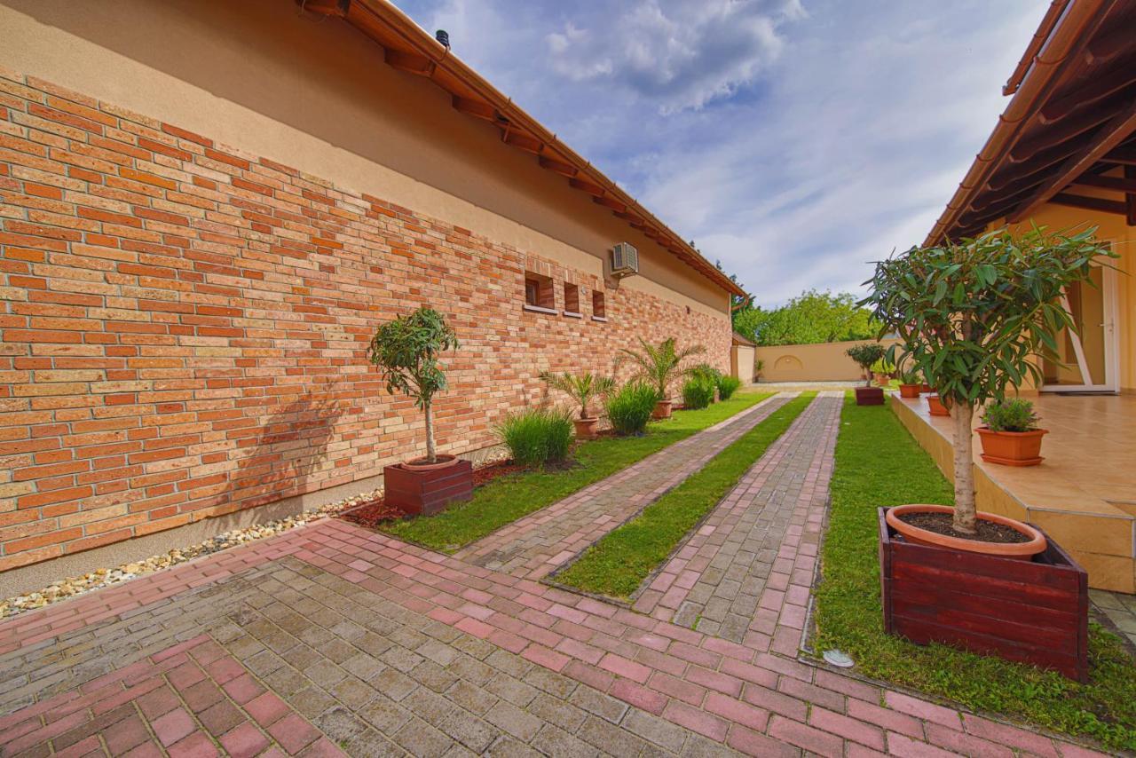 Kalvin Utcai Apartmanok Hajdúszoboszló Buitenkant foto