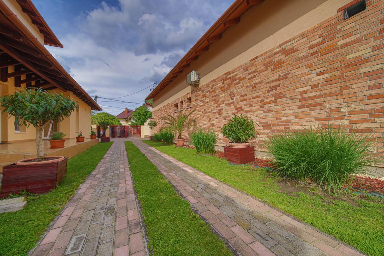 Kalvin Utcai Apartmanok Hajdúszoboszló Buitenkant foto