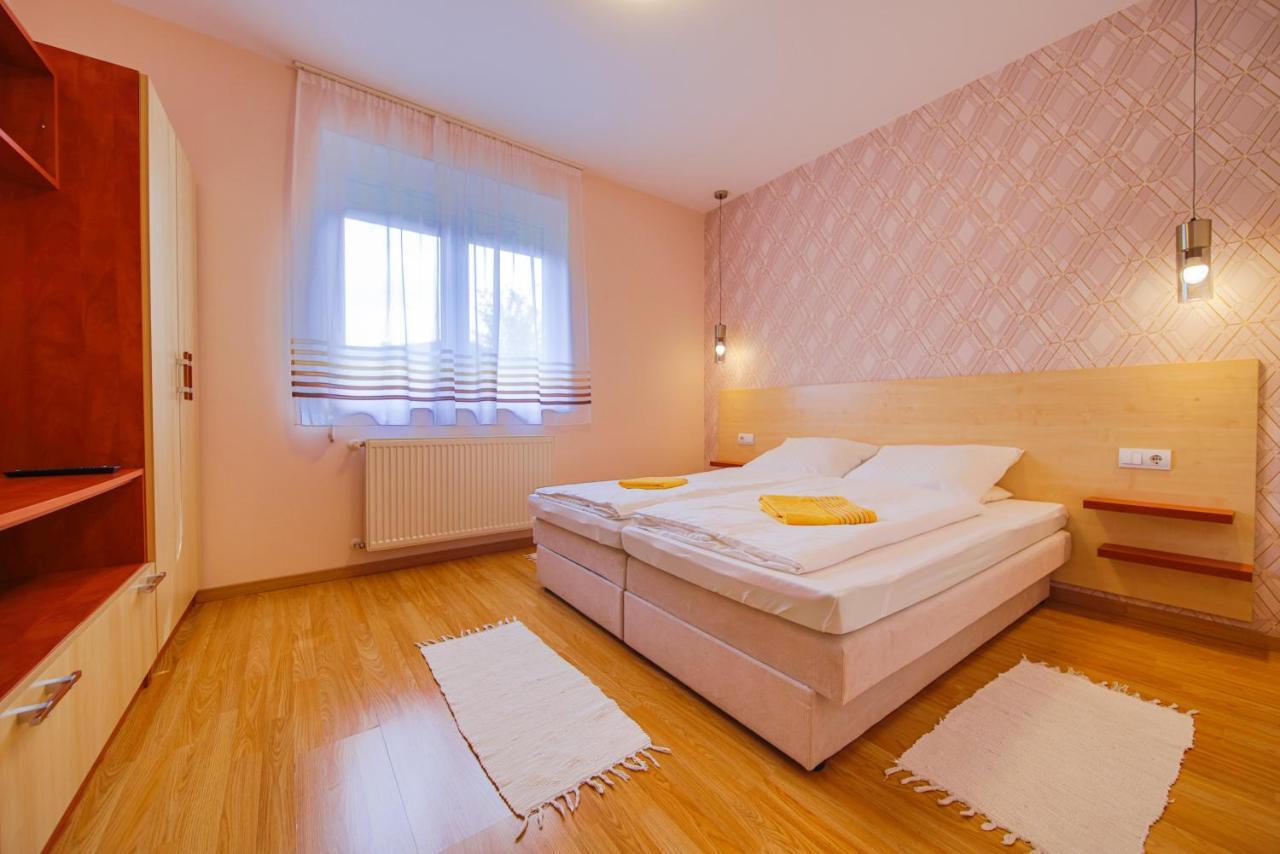Kalvin Utcai Apartmanok Hajdúszoboszló Buitenkant foto