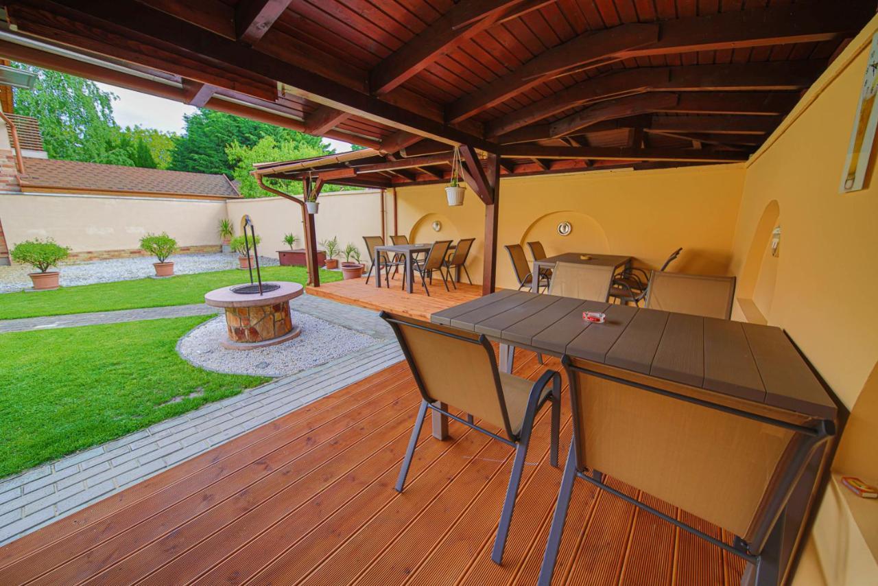 Kalvin Utcai Apartmanok Hajdúszoboszló Buitenkant foto