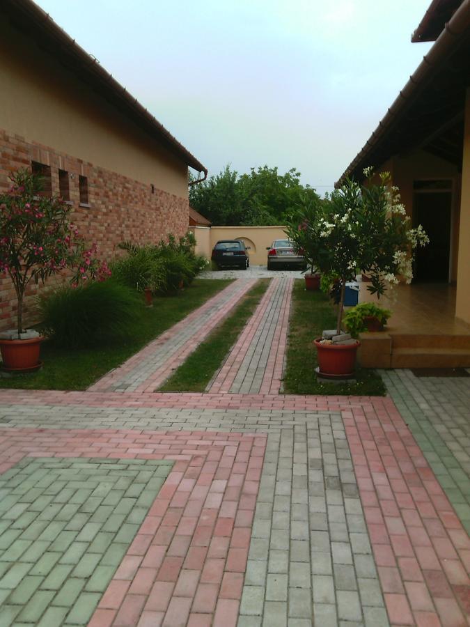 Kalvin Utcai Apartmanok Hajdúszoboszló Buitenkant foto